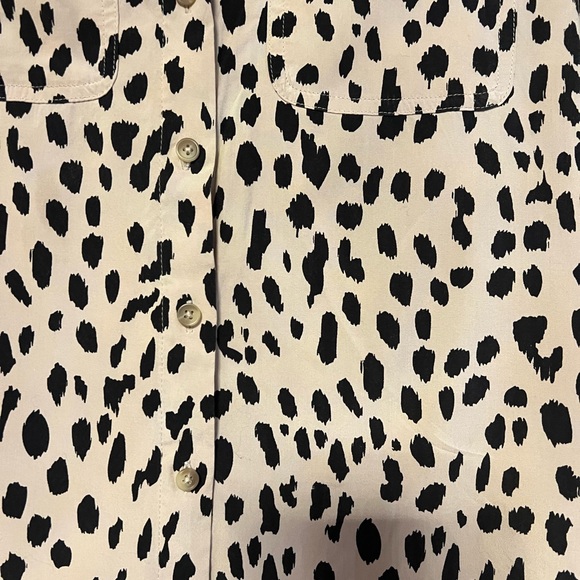 Chicos Silky Soft Dotted Cheetah Print Half Placket Button Down Shirt Sz1 - Picture 10 of 13